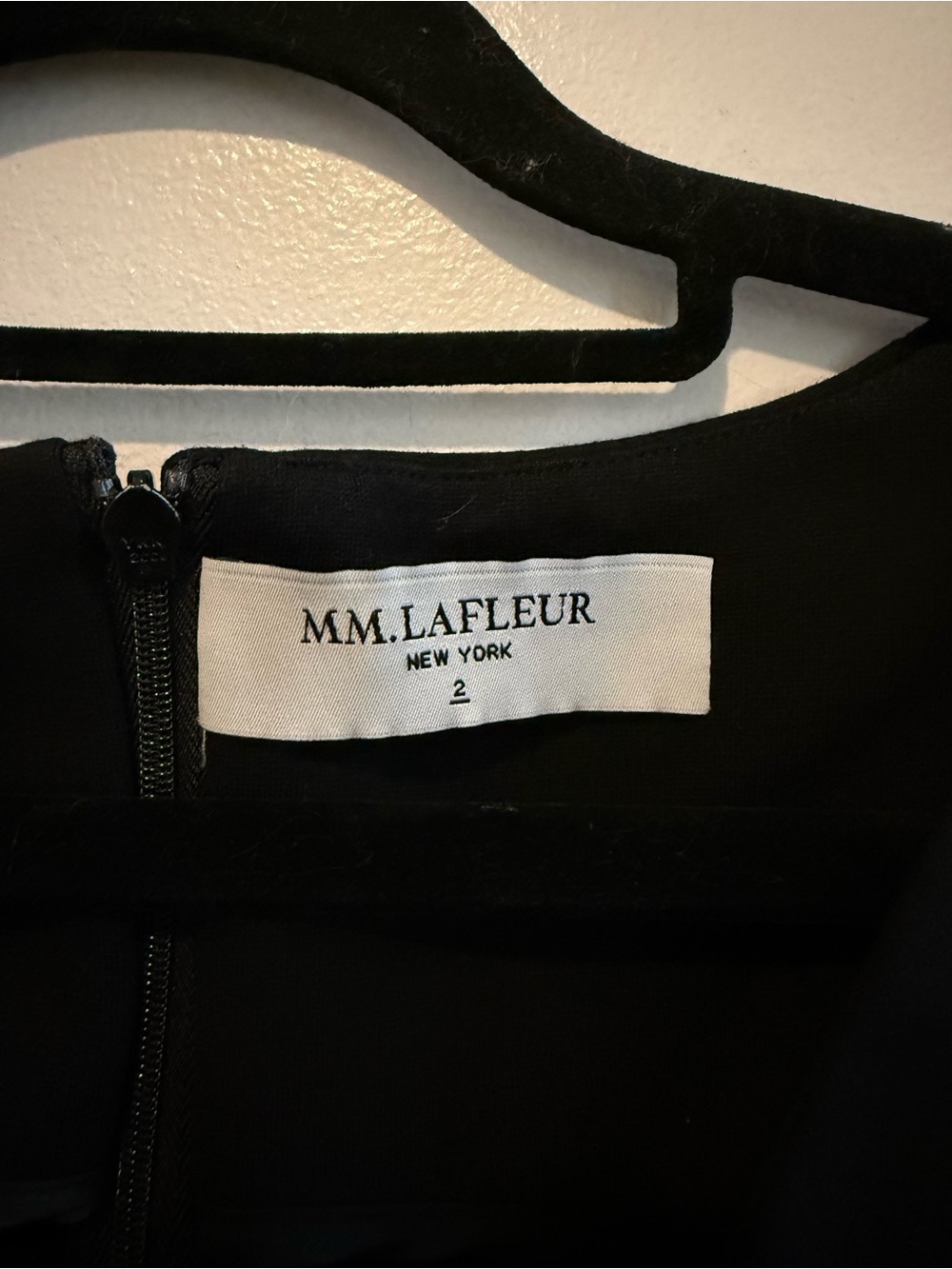 MM.LaFleur Black V-Neck Sleeveless Sheath Dress Size 2